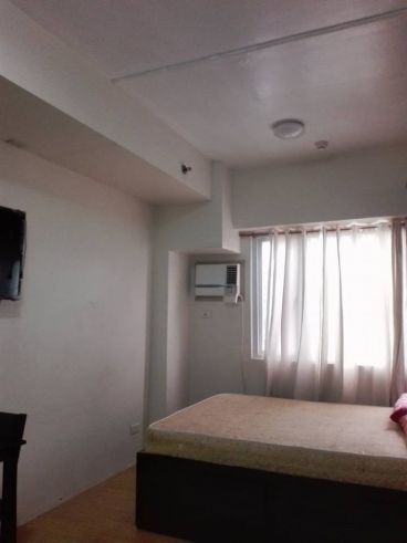 for rent fully furnished studio unit  in Ridgewood Towers C-5 Taguig03