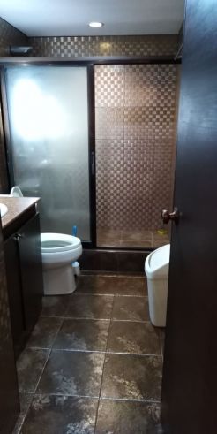 2 Bedroom Legaspi Village Makati03
