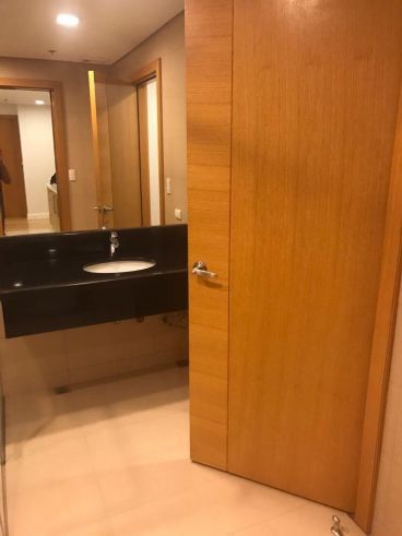1 Bedroom Condo For Rent in Park Terraces Point Tower near Glorietta04