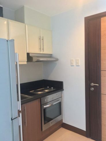 Studio Condo Unit For Rent in Greenbelt Madison Makati04