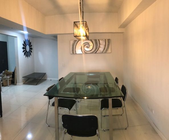 Walk To The Park From This 1 Bedroom For Rent In Senta Makati03