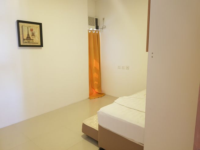 Affordable 2 Bedroom Condo Unit for Rent Across Ayala Cebu Business Pa04