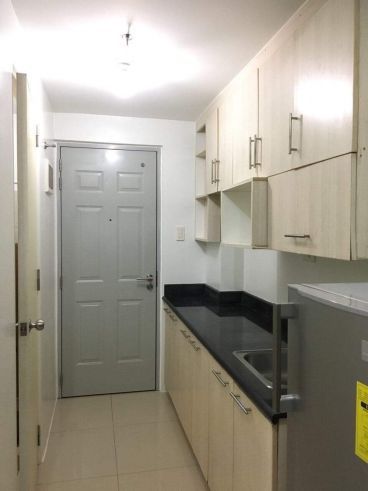 Fully furnished 1-BR unit in Berkeley Residences (in front of Ateneo)03