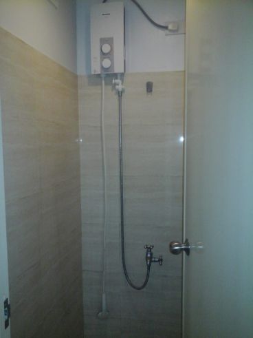 "Studio Unit at La Guardia Flats 2 For Rent at Php 18,000 per Month"04