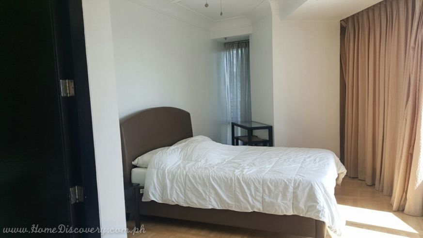 "3Br Condo (One Mckinley Place, Bgc)"03