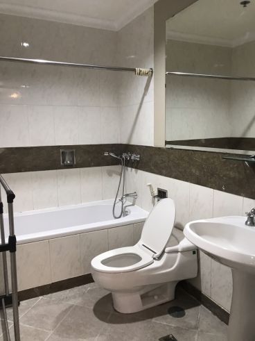 2 Bedroom Luxury Condo in Galleria Regency for Rent04
