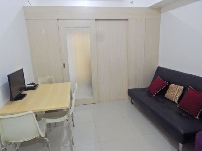 Fully Furnish 1 bedroom w/ balcony Light Residence EDSA Boni Mandaluyo03
