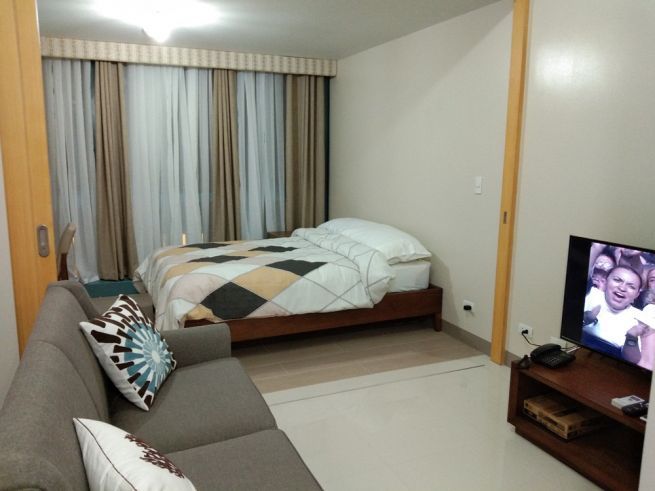 For Rent 1-Bedroom Condo Furnished with WIFI One Uptown Fort Bonifacio03