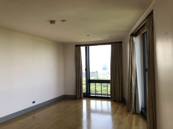 "4 Bedroom Unit For Rent with Parking in Essensa Eat Forbes BGC, CL0005"03