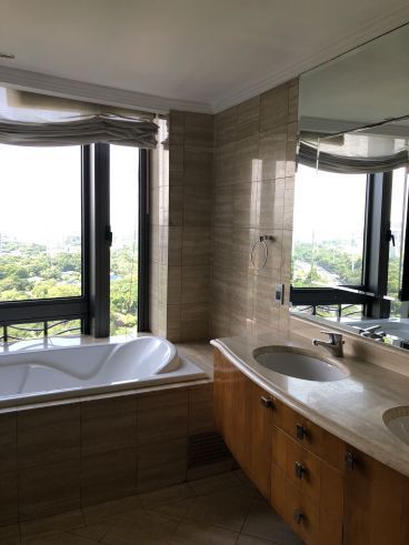 "4 Bedroom Unit For Rent with Parking in Essensa Eat Forbes BGC, CL0005"04