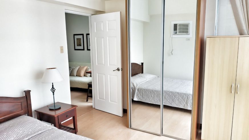 FOR RENT: Fully Furnished 1BR Unit in Grand Hampton03