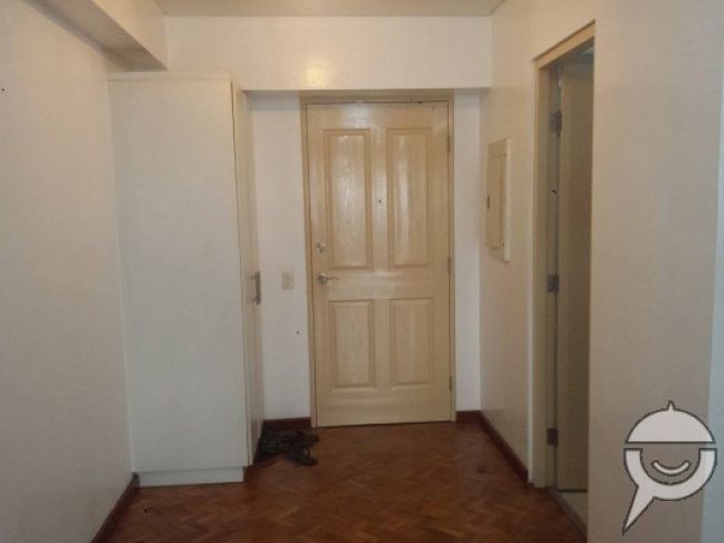 Condo for rent in Columns Ayala03