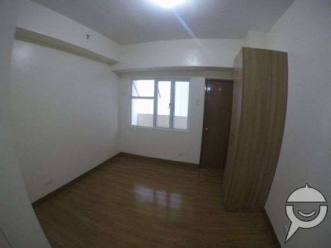"Studio unit with Aircon, Munoz Quezon City near LRT Roosevelt"03