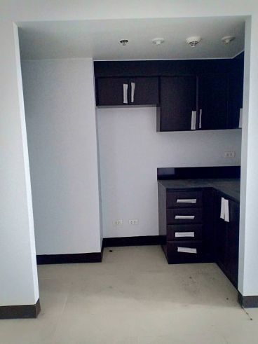 "Unfurnished Studio Unit in Manhattan Parkview, Araneta Center Cubao, Q"04
