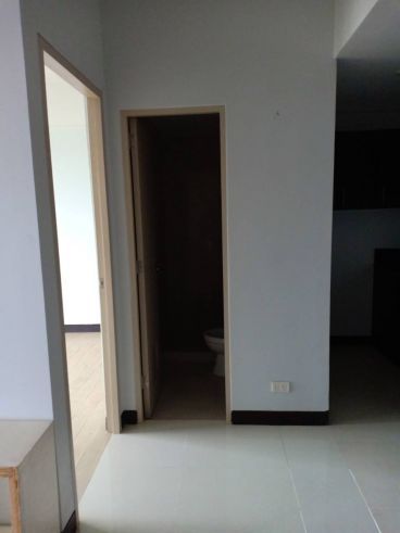 "Unfurnished 1 Bedroom For Rent in Manhattan Parview 3, Araneta Center"04