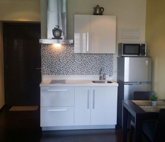 Fully Furnished Studio Unit in Century City Makati near Rockwell03
