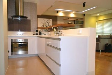 Edades Tower - 2 Bedroom fully furnished view of Makati Skyline02