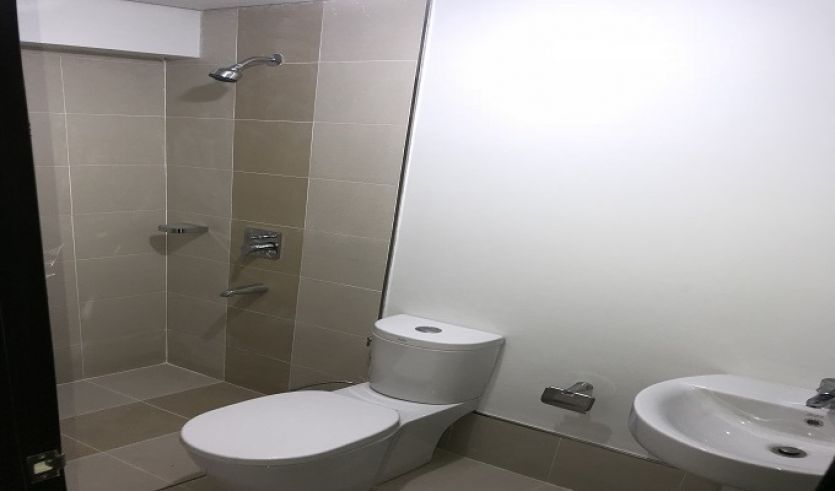 Maridien Tower 2 25th Floor Condo for Rent04