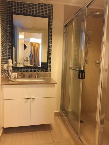 2 Bedrooms for lease in Joya South Rockwell Makati03