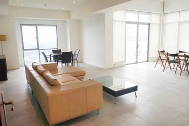 Fully Furnished 3 Bedroom Unit with 2 Parking  for Rent at The Infinit02