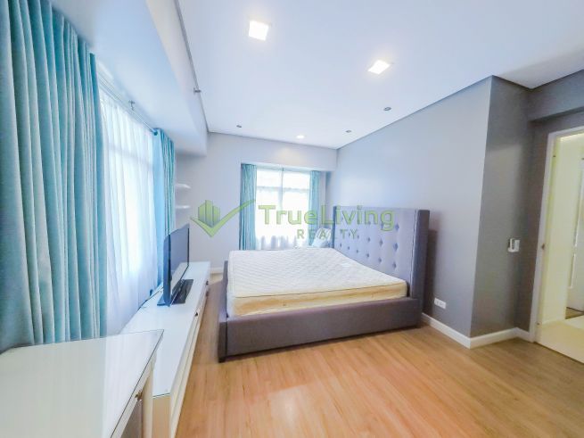Beautiful Fully Furnished 3BR Unit in Red Oak Two Serendra03