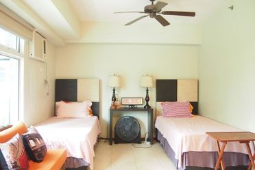 FOR RENT: Fully Furnished Studio Unit in Two Serendra02