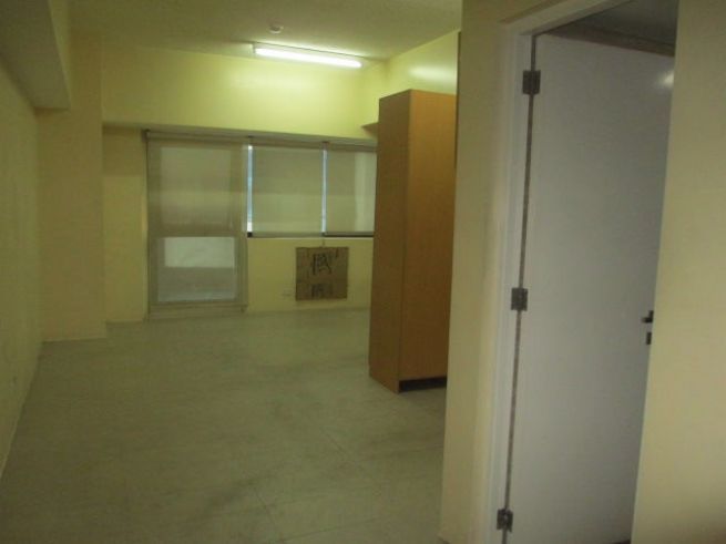 "Big Studio for Rent in ADB Avenue, Ortigas Center, Pasig City"01