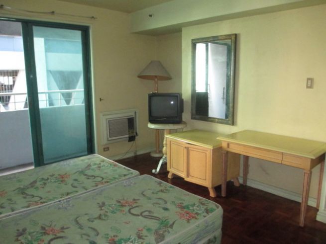 "Studio for Rent in Makati, Rockwell, Millennium Plaza. Eddie Co"03