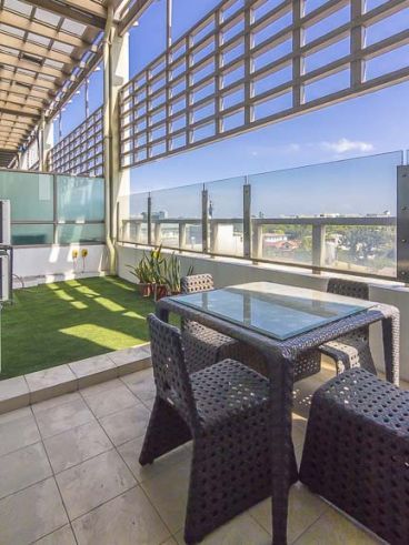 "2-bedroom Bi-Level, Fully-furnished condo unit in The Residences at Gr"04