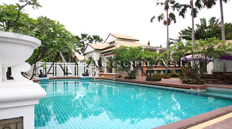 Peaceful compound House  3+1 Bedroom For Rent  in Srinakarin Bangkok01
