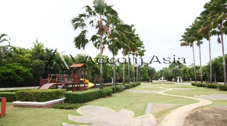 Peaceful compound House  3+1 Bedroom For Rent  in Srinakarin Bangkok02