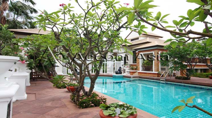 Peaceful compound House  3+1 Bedroom For Rent  in Srinakarin Bangkok03