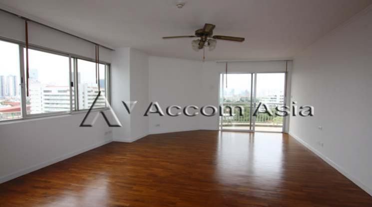 Perfect life in Bangkok Apartment  3+1 Bedroom For Rent BTS Chong Nons03