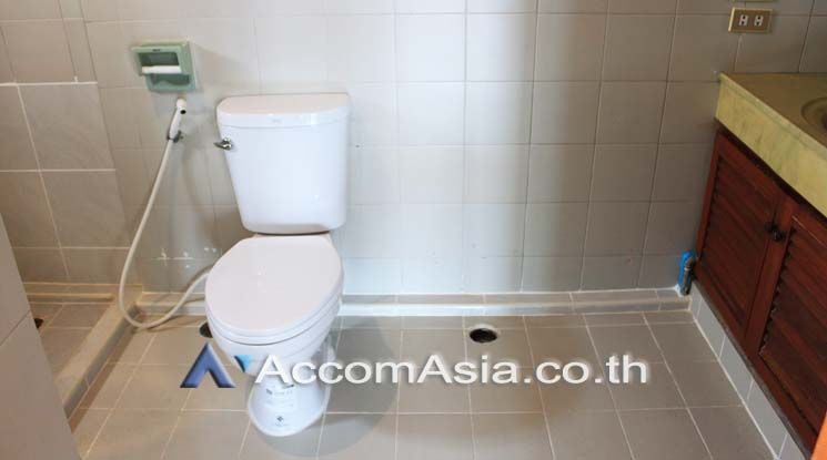 Spacious space with a cozy balcony Apartment  3 Bedroom For Rent BTS A05
