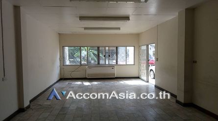 Townhouse  4 Bedroom For Rent BTS Phrom Phong in Sukhumvit Bangkok02
