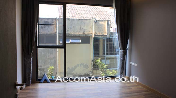Perfect Living In Bangkok Apartment  3 Bedroom For Rent BTS Phrom Phon03