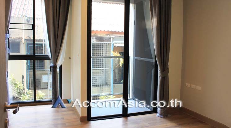 Perfect Living In Bangkok Apartment  3 Bedroom For Rent BTS Phrom Phon05