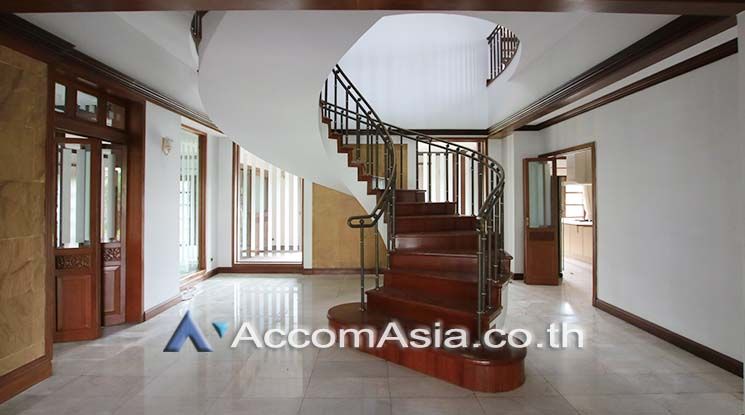 Exclusive House in compound House  4+1 Bedroom For Rent  in Bangna Tra05