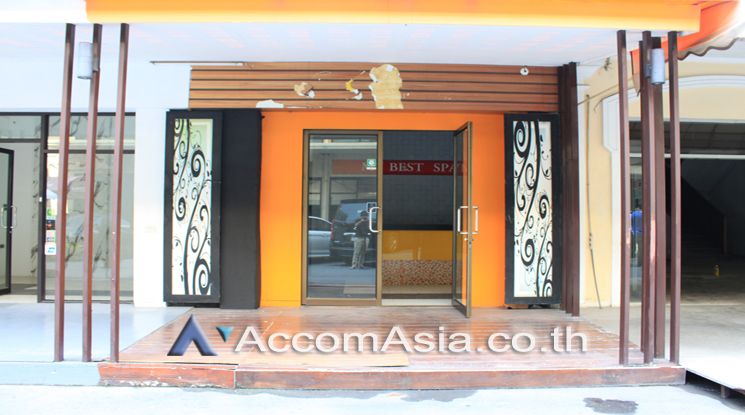 Retail Space for RENT Retail / shophouse For Rent BTS Surasak in Silom01