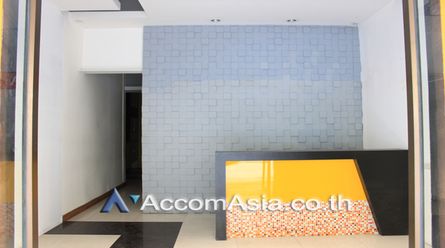 Retail Space for RENT Retail / shophouse For Rent BTS Surasak in Silom02