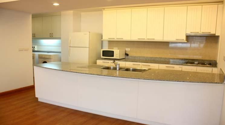 Step to Lumpini Park Apartment  2 Bedroom For Rent  in Lumpini Bangkok03