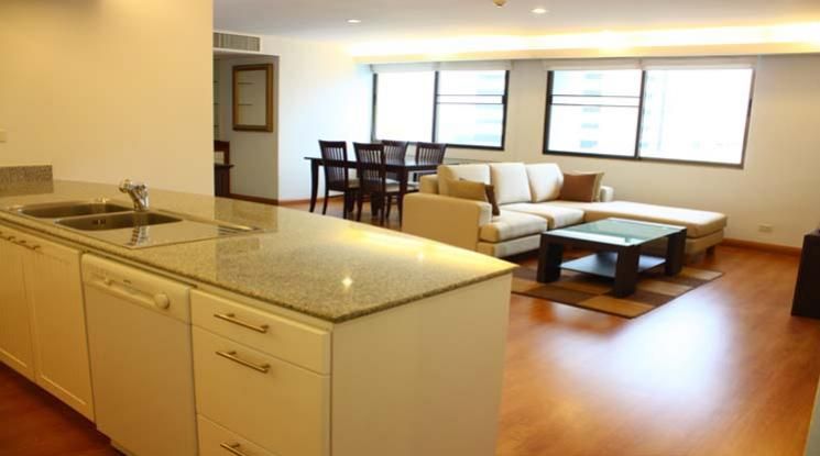 Step to Lumpini Park Apartment  2 Bedroom For Rent  in Lumpini Bangkok05