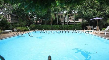 Private Compound - Shared Pool House  4 Bedroom For Rent BTS Ekkamai i02