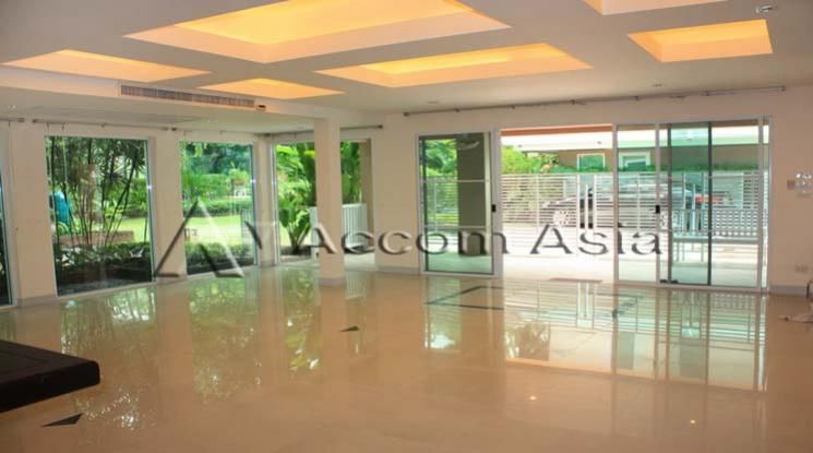 Private Compound - Shared Pool House  4 Bedroom For Rent BTS Ekkamai i05