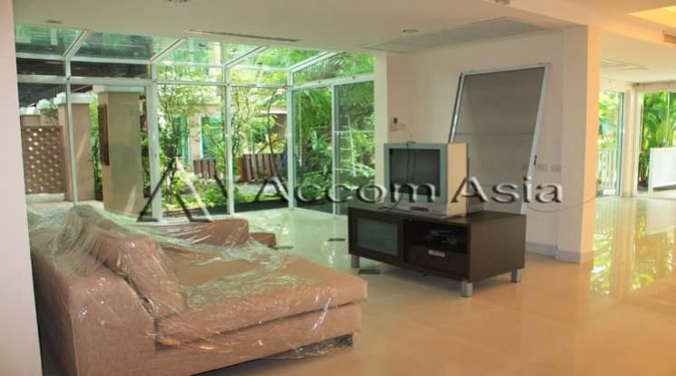 Private Compound - Shared Pool House  4 Bedroom For Rent BTS Ekkamai i06