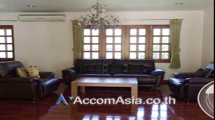 House  5 Bedroom For Rent BTS Phra khanong in Sukhumvit Bangkok01