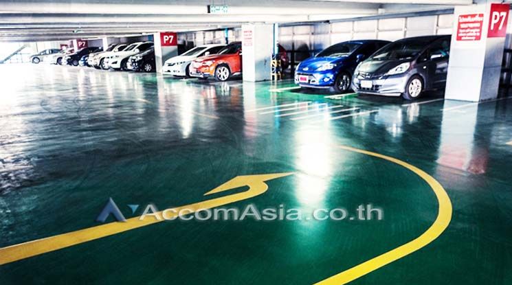 Chartered Square Building Office space For Rent BTS Surasak in NorthSa05