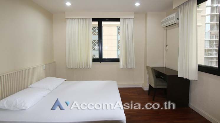 Easily walk to Rajadamri BTS. Apartment  2 Bedroom For Rent BTS Ratcha03