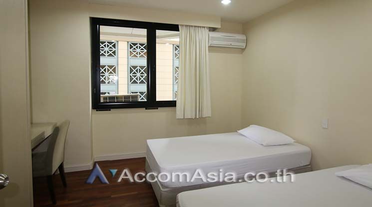 Easily walk to Rajadamri BTS. Apartment  2 Bedroom For Rent BTS Ratcha06