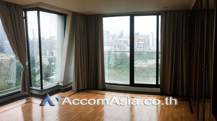 New House Condominium  3 Bedroom For Rent BTS Chitlom in Ploenchit Ban02
